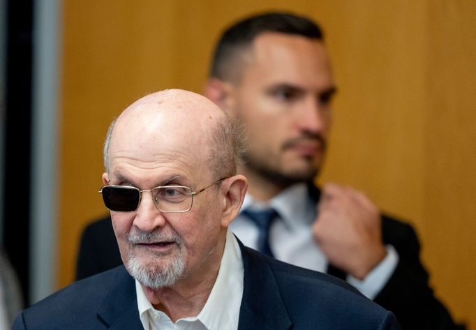 Salman Rushdie převzal Mírovou cenu německých knihkupců.