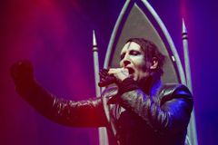 Recenze: Marilyn Manson má to nejlepší za sebou. Na jeho rozpačitý koncert v Praze se brzy zapomene
