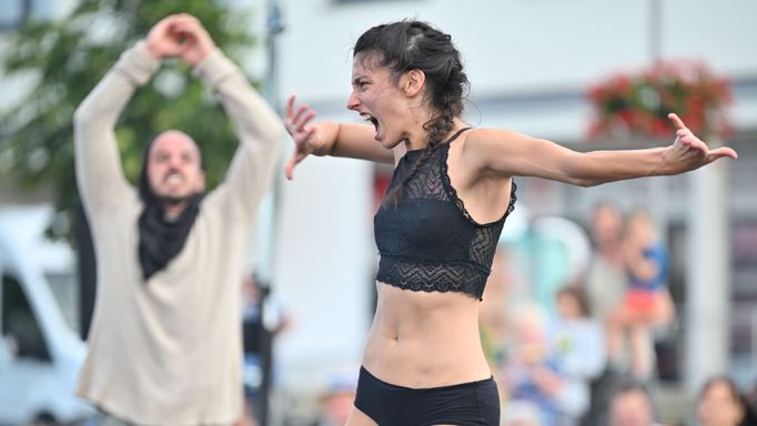 Vystoupení uskupení Hurycan na čtvrtečním zahájení festivalu KoresponDance.