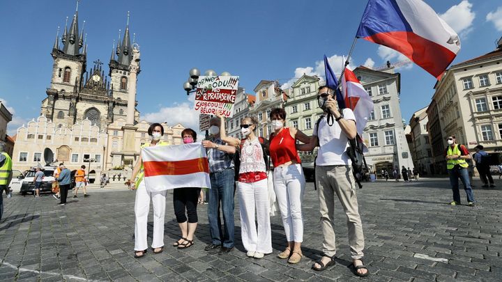 Foto: Běloruské demonstrace psaly dějiny, řekla Cichanouská. Teď ji podpořili v Praze; Zdroj foto: Jakub Plíhal