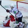 Finále KHL: Lev-Magnitogorsk: Petri Vehanen - Jan Kovář (43)