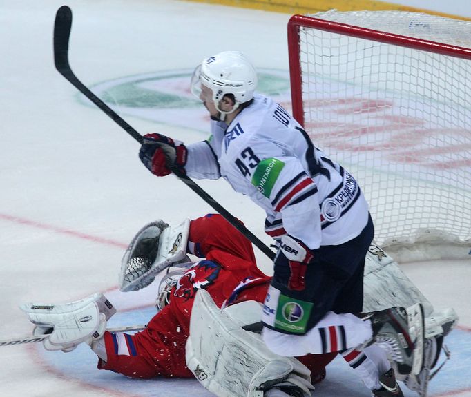 Finále KHL: Lev-Magnitogorsk: Petri Vehanen - Jan Kovář (43)