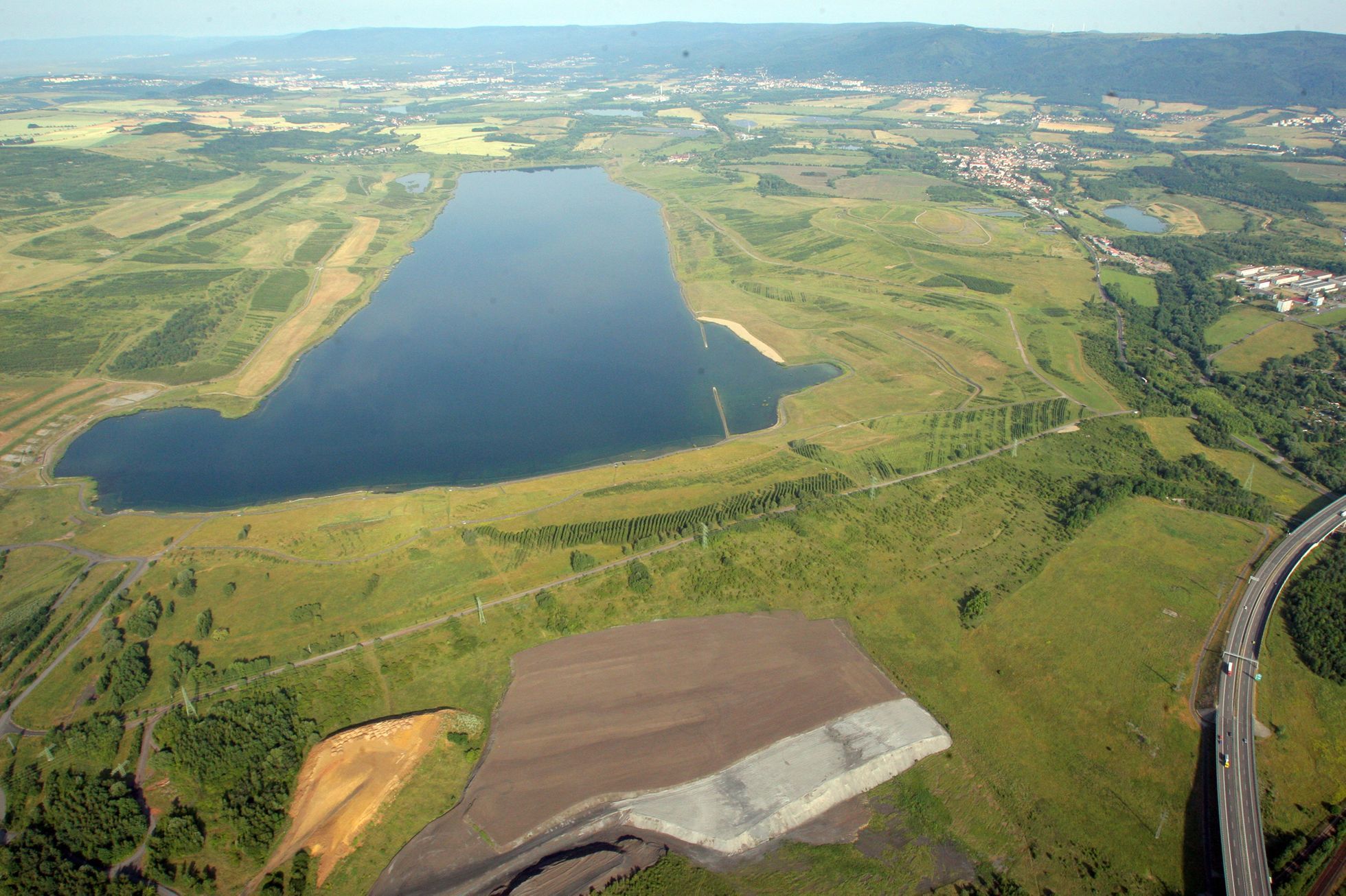 Jezero Milada z letadla