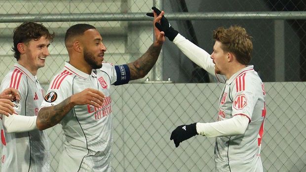 Návrat jako hrom. Uzdravený Šulc opět okouzlil statistiky Lyonu a ukázal novou zbraň