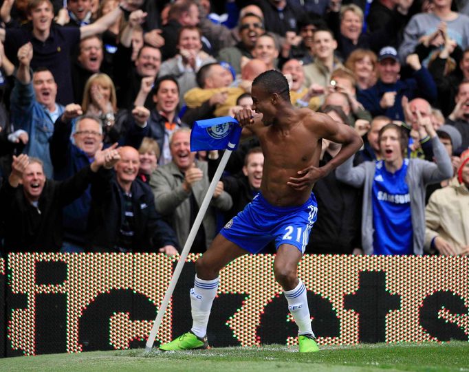 V závěru se dočkal i Salomon Kalou, který si oslavu osmého gólu Chelsea náležitě vychutnal. Chelsea dosáhla vůbec nejvyššího vítězství v Premier League v historii.