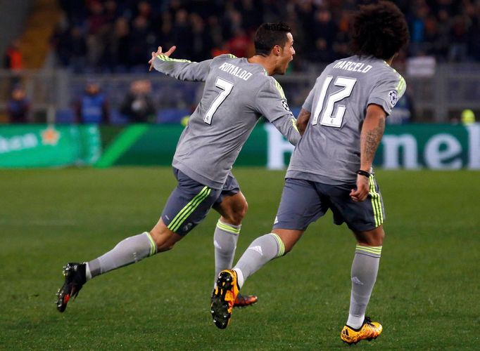 Real Madrid's Cristiano Ronaldo (L) celebrates after scoring against AS Roma