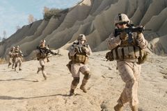 Čtyři vojáci čelí obvinění z podílu na smrti afghánského vraha psovoda Procházky