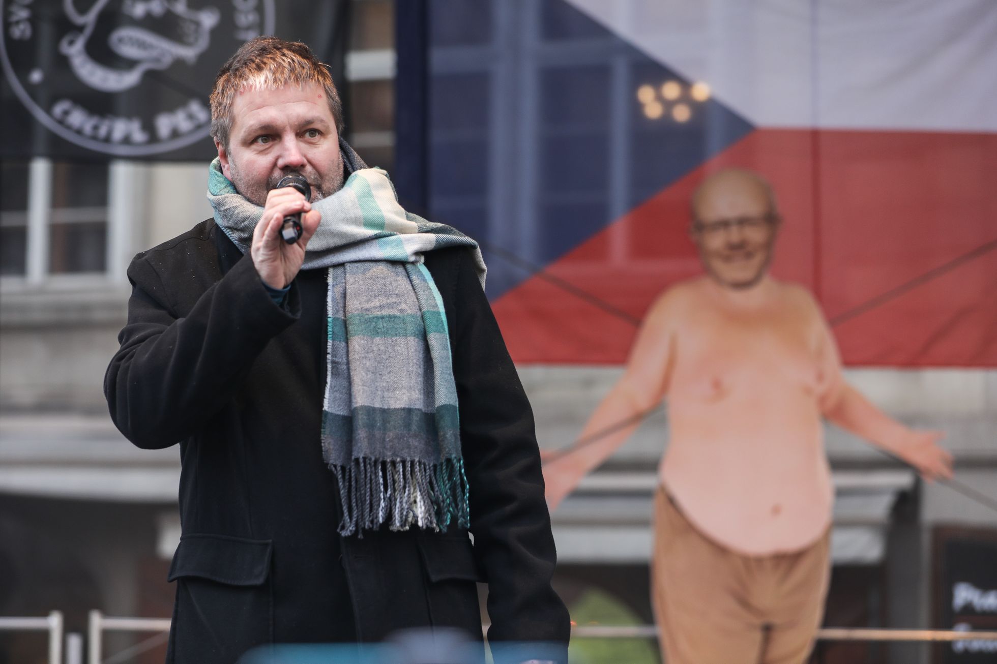 Demonstrace, protest proti povinnému očkování, Chcípl PES, koronavirus, antivax, demonstrant