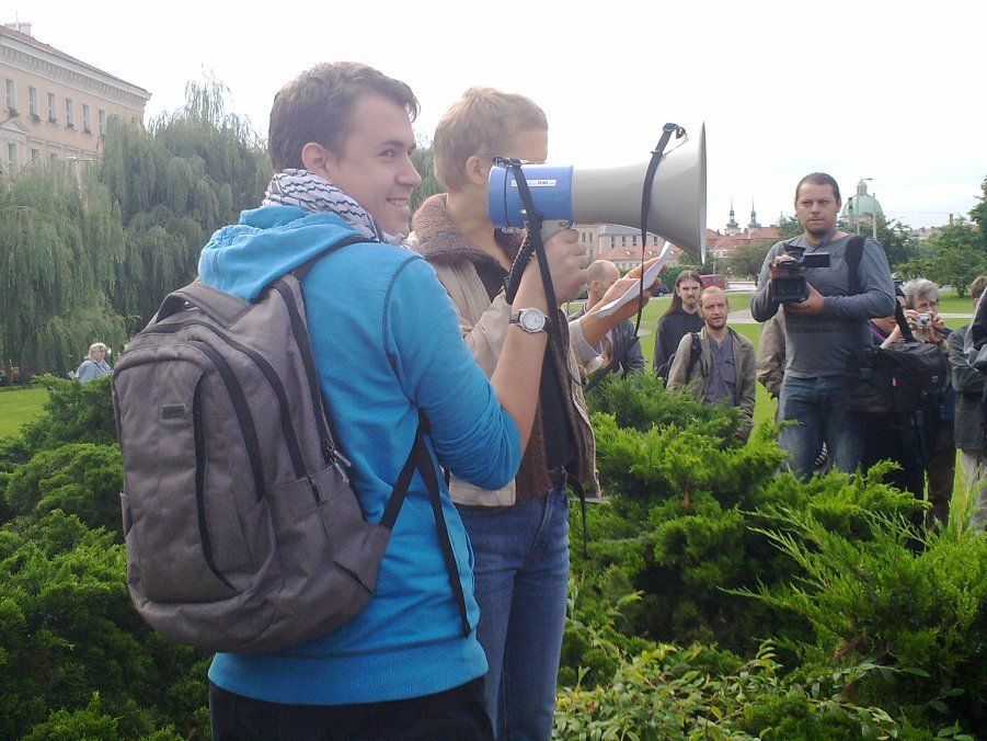Demonstrace proti Romanu Jochovi