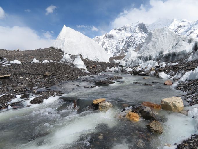 Karolína Grohová a Marek Disman při výpravě na Gasherbrum II (2021)