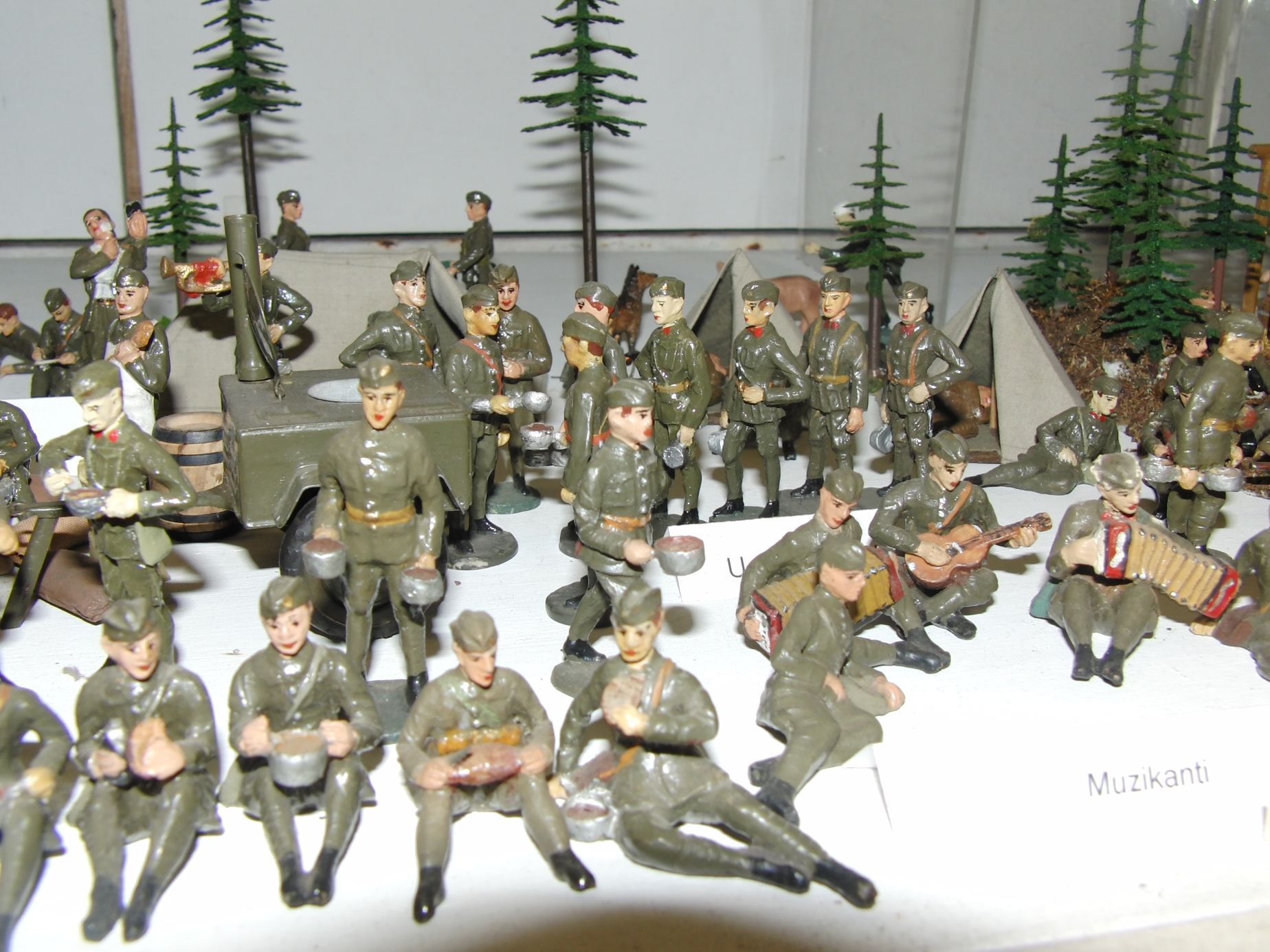 Vojáčci a modely vojenské techniky Lubora Šušlíka