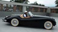 Jaguar XK 140 je pořád neuvěřitelně krásný.