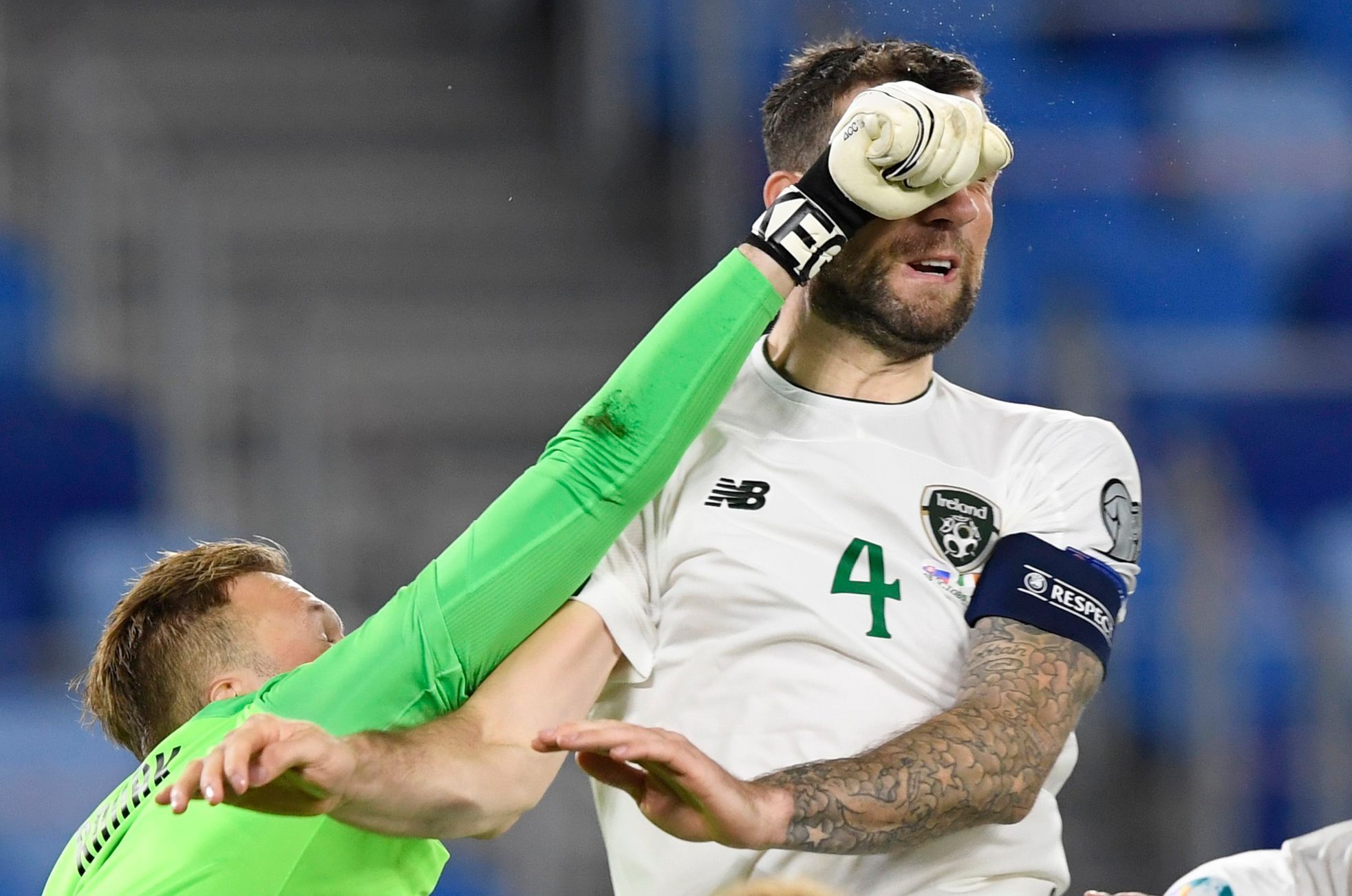 fotbal, kvalifikace Euro 2020 play off - Slovensko - Irsko Shane Duffy in action with Slovakia’s Marek Rodák