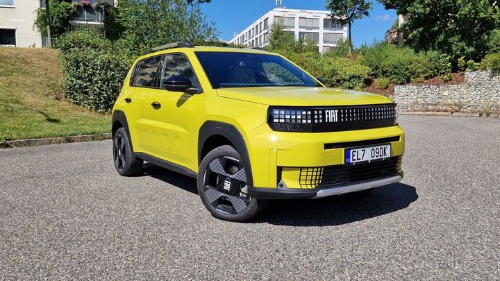 Vzpomínka na staré dobré časy. Fiat už zase dělá zajímavá auta, ale co ta cena?