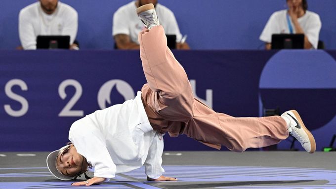 Japonka Ami v olympijské soutěži v breakdance v Paříži 2024