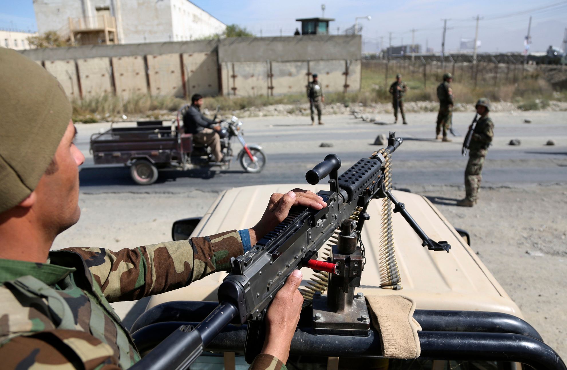 Afghánští vojáci hlídkují v Kandaháru kvůli volbám.