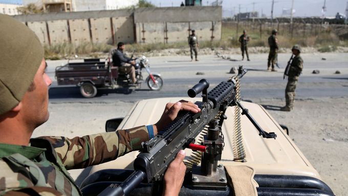 Afghánští vojáci hlídkují v Kandaháru kvůli volbám.