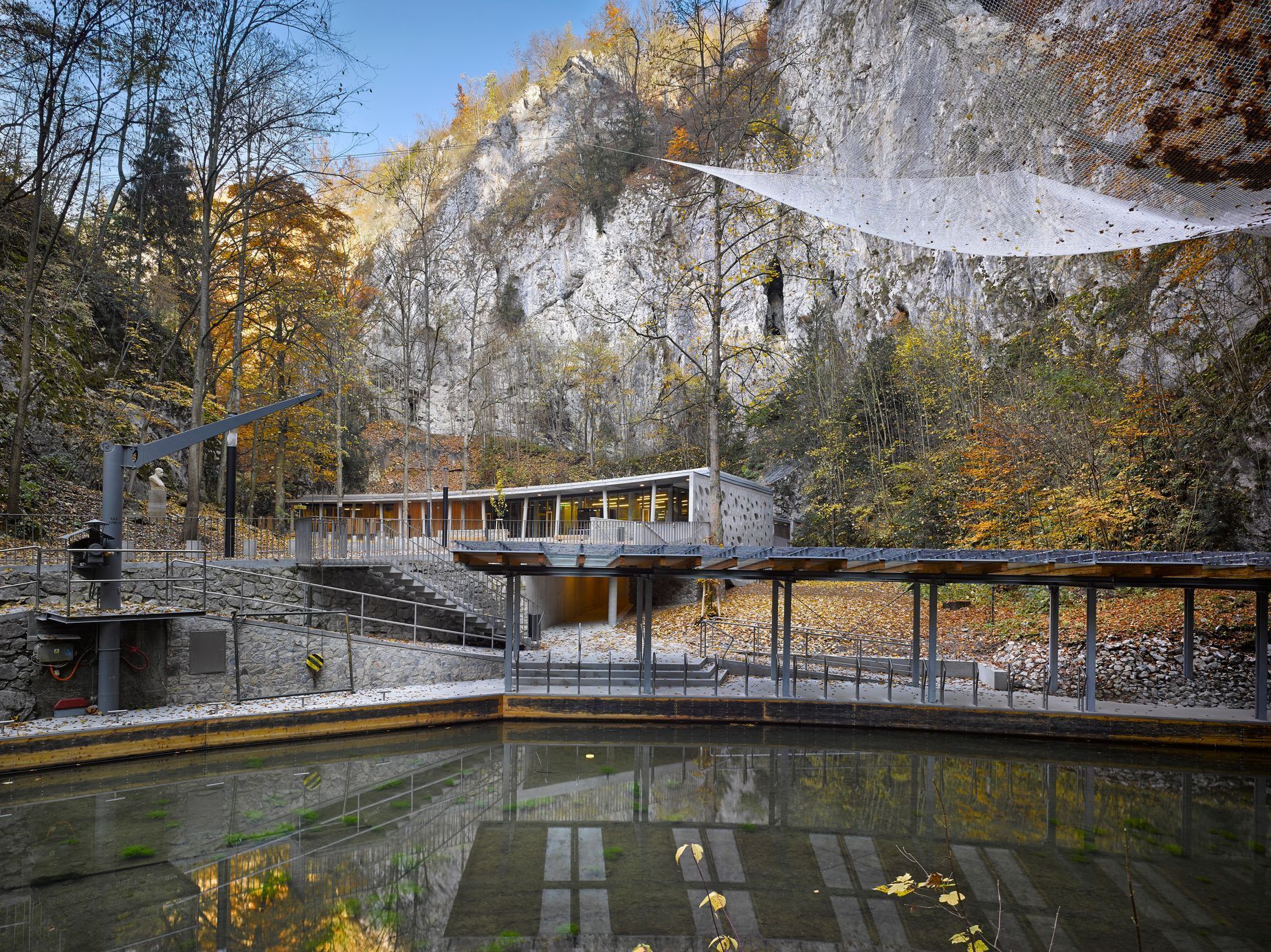 Vstupní budova areálu Punkevních jeskyní v Moravském krasu / Architektonická  kancelář Burian-Křivinka