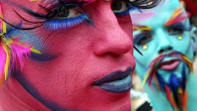 Pochod gayů a lesbiček v Paříži