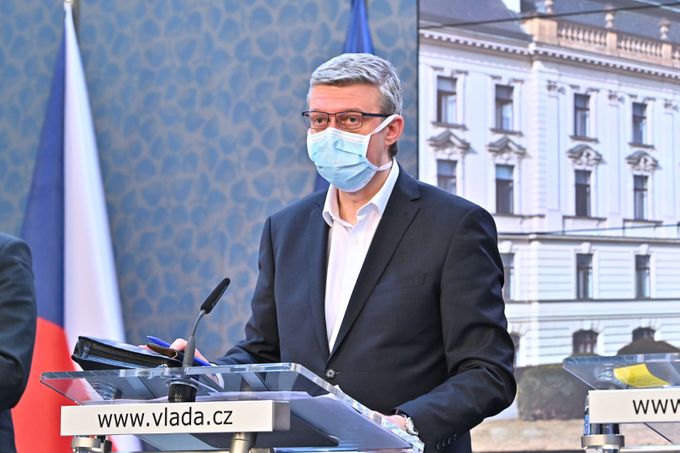 Místopředseda vlády a ministr průmyslu, obchodu a dopravy Karel Havlíček na tiskové konferenci, 18. března 2020.