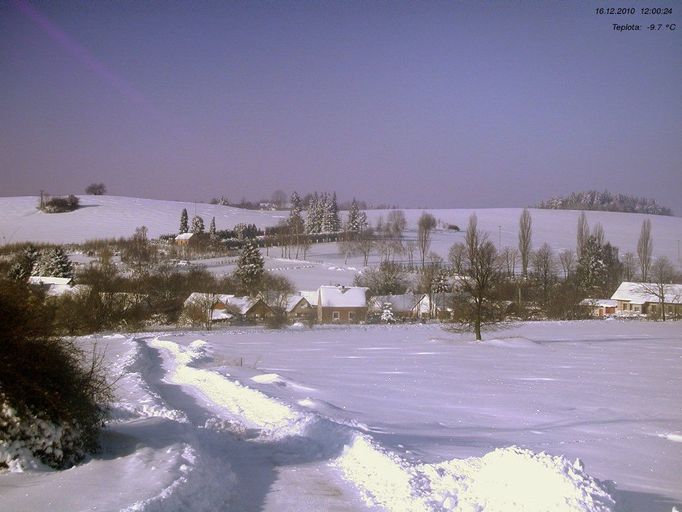 Zasněžená vodárna ve Střezimíři na České Sibiři.