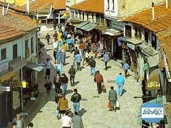 Pohled na turecký bazar (Turska Charshija) v hlavním makedonském městě Skopje.
