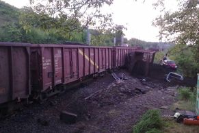 Vykolejený vlak poničil 3,5 km tratě, škoda se vyšplhala na 110 milionů