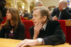 Havel mezi demonstranty. Bémovy poměry zůstávají, řekl