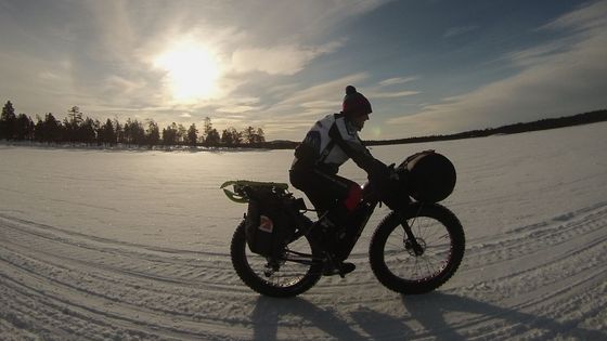 Fotky: Divočinou, pouštěmi, kamením i závějemi. Tak jezdí bikerka Peggy Marvanová