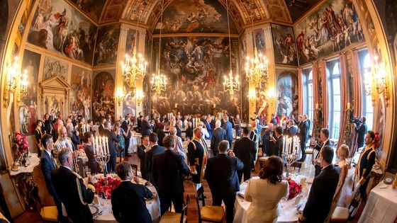 Královská show pro Trumpa: NATO slavilo v paláci Huis ten Bosch