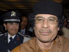 Muammar Kaddáfí. Včera propustil bulharské sestřičky, dnes všichni spekulují, kdo zaplatil výkupné.