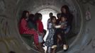 Israelis sit inside a sewage pipe used as shelter during an alert, warning of incoming rockets, in the southern community of Nitzan, near Ashdod November 15, 2012. A Hamas rocket killed three Israelis north of the Gaza Strip on Thursday, drawing the first blood from Israel as the Palestinian death toll rose to 15 in a military showdown lurching closer to all-out war and an invasion of the enclave. REUTERS/Nir Elias (ISRAEL - Tags: POLITICS CIVIL UNREST) Published: Lis. 15, 2012, 4:42 odp.