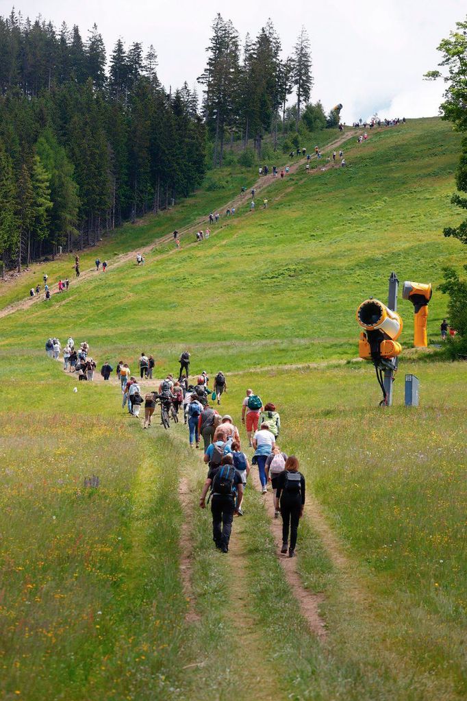 Turistický ruch v okolí obce Dolní Morava. 17. 6. 2022