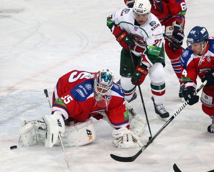 Hokej, KHL, Lev Praha - Kazaň: Petri Vehanen (35) - Alexej Těreščenko (27)