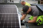 Čínské technologie v solárech jsou podle expertů hrozba, mají je skoro všechny