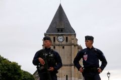 Francouzi identifikovali druhého útočníka z kostela, od června byl na seznamu radikálů