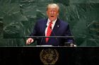 Trump v OSN mluvil hlavně ke svým voličům. Pak vše přehlušila "politická bomba"