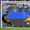 Mile Jedinak gól z penalty v zápase Dánsko - Austrálie na MS 2018