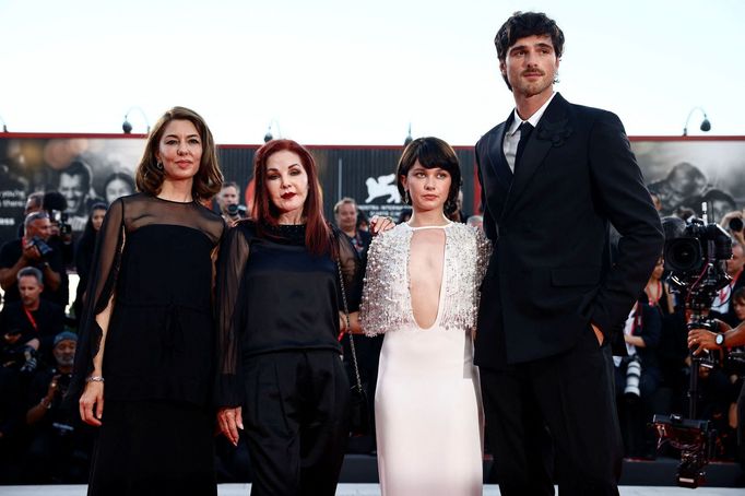 Režisérka Sofia Coppola, Priscilla Presley a herci Cailee Spaeny s Jacobem Elordim.