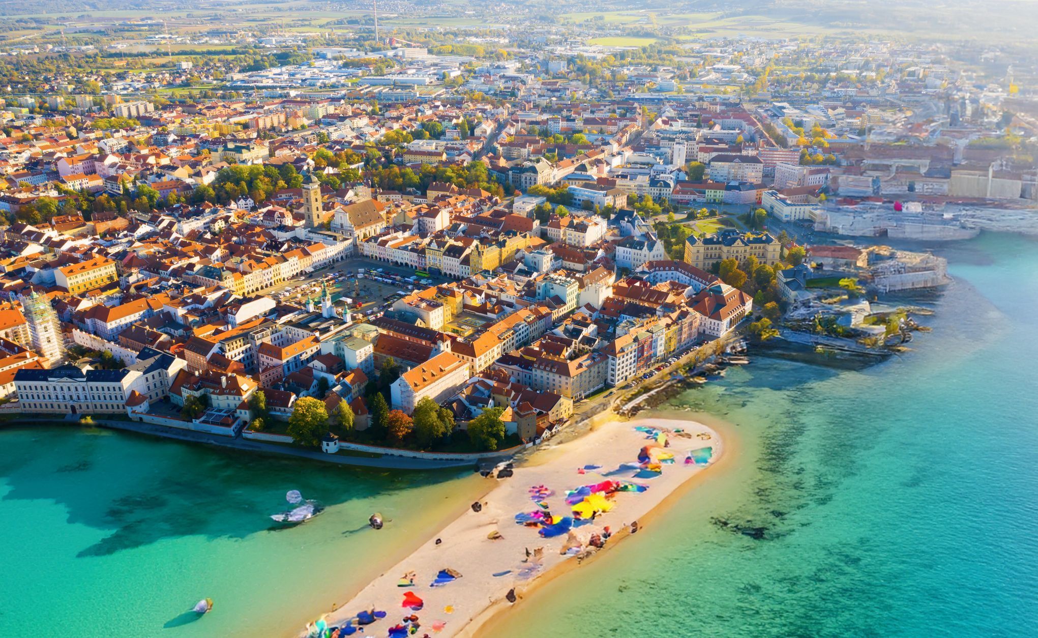 Jak by to vypadalo, kdyby Česko mělo své moře, koláž, umělá inteligence, fikce, moře, Česko, Magazín