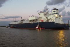 O krok blíž k nezávislosti na Rusku. LNG z terminálu v Nizozemsku proudí do potrubí