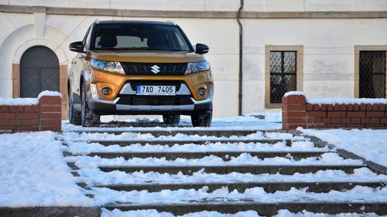 Suzuki Vitara patří mezi nejdostupnější čtyřkolky na trhu, prohlédněte si ji ve fotogalerii.