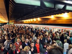 Takto to vypadalo ve stanici metra Radlická v úterý v 17.53.