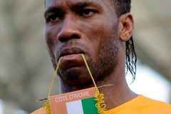 VIDEO Drogba skolil Senegal, fanoušci zapalovali stadion