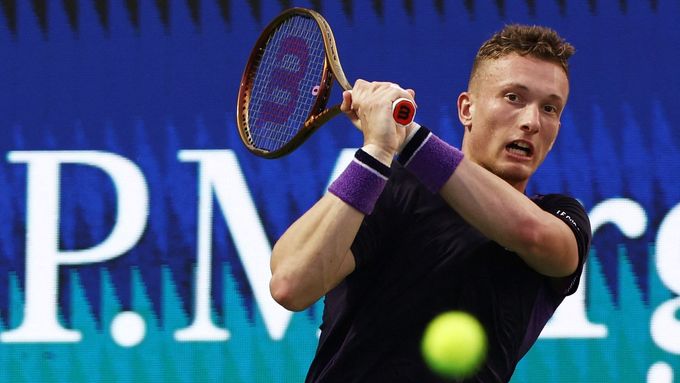 Podívejte se na záběry z utkání Jiřího Lehečky proti Michellu Kruegerovi ve 2. kole US Open (od času 0:31 po sestřihu duelu Dimitrov - Hijikata)