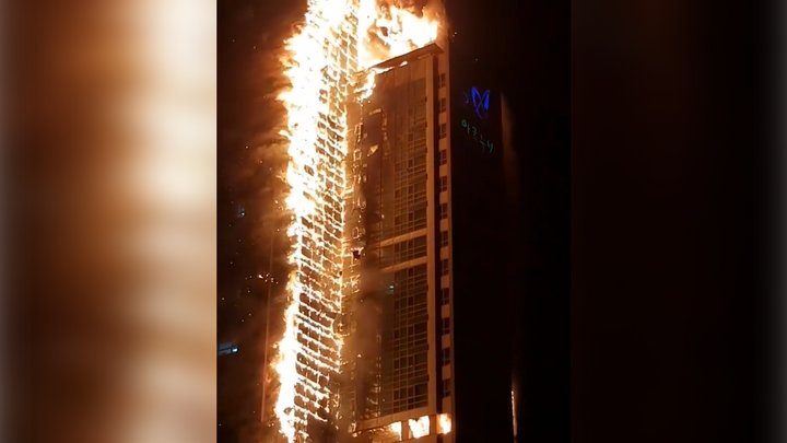 Vichr a obří plameny. Video z Jižní Koreje ukazuje fatální požár mrakodrapu