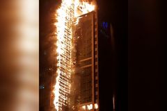 Vichr a obří plameny. Video z Jižní Koreje ukazuje fatální požár mrakodrapu