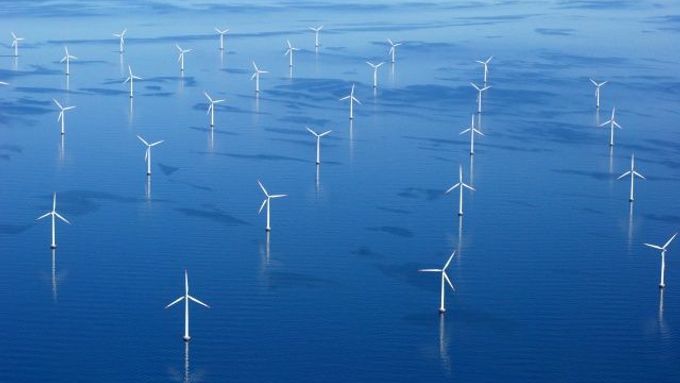 Celkem 72 větrníků je součástí největší světové větrné elektrárny na volném moři Nysted