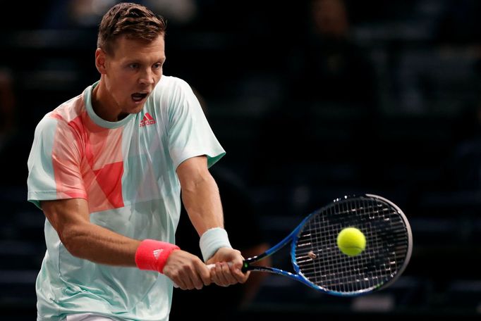 Tomáš Berdych ve čtvrtfinále Paris Masters 2016 s Andym Murraym.