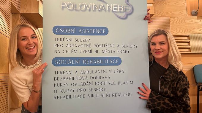 Aktuálně.cz zachytilo ředitelku Poloviny nebe Danielu Rázkovou, po které mluví každý z interpretů benefičního koncertu pro Marušku Švárovou.